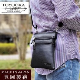 日本製 豊岡鞄 ショルダーバッグ サコッシュ メンズ 斜めがけ 大人 かっこいい 普段使い 薄マチ 縦 縦型 YKKファスナー 黒 ブランド 40代 50代 60代 父の日 誕生日 還暦 ギフト 16447
