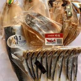 【国産・天然】時鮭と干物の詰合せ【築地ミニセット】北海道 宮城 鹿児島 鮭 サケ お中元 お歳暮 お礼 お祝 お年賀 ギフト プレゼント