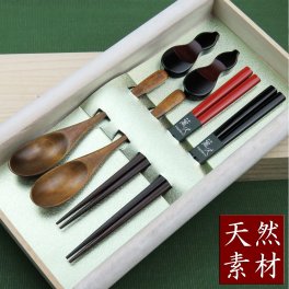 【彫刻名入れ】★送料無料★塗分け　夫婦　ひょうたん箸置き・なめらかスプーン付き　桐箱セット【耐久力のある鉄木使用】【贈り物】