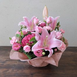 【アレンジメント】愛くるしいお花で【大切な方へ】恋人 上司 両親 お祝い プロポーズ 結婚祝い 開店祝い 開業祝い 発表会 送別会 引越し祝い 新築祝い 結婚記念日 誕生日 退職祝い ギフト プレゼント 豪華 母の日 敬老の日　クリスマス　父の日