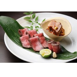 【送料無料】なだ万　お歳暮　おすすめ　贈答品　黒毛和牛ローストビーフ・黒豚の角煮 詰め合せ RK-10D　黒毛和牛ローストビーフ270ｇ×1/黒豚の角煮200ｇ×1/ローストビーフソース30ｇ×1/レフォール3.5ｇ×1　熨斗対応可