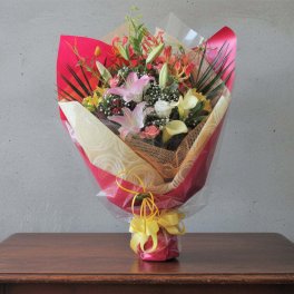 【ゴージャス】花束「退職祝にもおすすめ豪華なお花」【目上の方への贈り物に】バラ グロリオサ ユリ 上司 両親 お祝い 発表会 送別会 就職祝 引越し祝い 新築祝い 結婚記念日 誕生日 出産祝い 退職祝い 女性 男性 ギフト プレゼント 贈答品 豪華 上品 華やか 式典 イベント