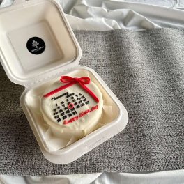 華奢リボンでおめかし お味が選べるドリップカレンダーセンイルケーキ❕～3号Ver.～ デコレーションケーキ