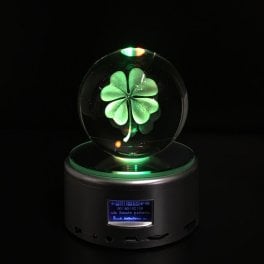 【送料無料】 3Dクリスタル球 オルゴール 四葉のクローバー 全36曲内蔵 光る 回る 奏でる イルミネーション オーナメント プレゼント クリスマス 誕生日 結婚 プロポーズ 記念日 還暦 お祝い ホワイトデー オススメ 売れ筋 ガラス 球 水晶玉