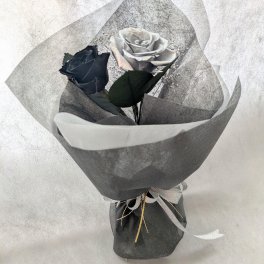 プリザーブドフラワー黒薔薇とシルバーローズの花束ギフト/黒薔薇の魔法発動中