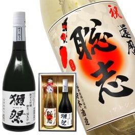 【送料無料】「獺祭」「純米大吟醸」「磨き三割九分」720mlと「名入れの金箔本醸造酒」2本セット酒　【還暦】【誕生日】【父の日】【敬老の日】【贈り物】【プレゼント】【退職祝い】【御歳暮】【名前入り】