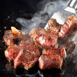 伊勢重 A5等級 黒毛和牛 サイコロステーキ ギフト 折詰 杉折箱入り 牛肉 ヒレ 国産 ヒレサイコロステーキ 牛ヒレ 和牛