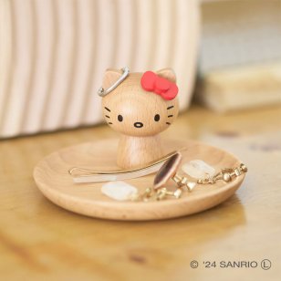 ハローキティ アクセサリースタンド レッド   | 誕生日プレゼント 雑貨 小物 おとな 大人 おとな女子   プチギフト 木製雑貨   女性  インテリア かわいい ギフト 大人かわいい ママ友 キャラクター キティちゃん NICHIGAN ニチガン HK17