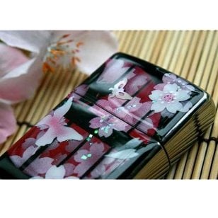 Zippo「寝」 【名入れ】【送料無料】 和柄 ジッポ 桜 職人 手作り ZIPPO ライター 灰皿 和風 桜色 さくら ハンドメイド 記念日 誕生日 プレゼント ギフト 贈り物 お祝い 伝統 工芸 人気 おしゃれ かっこいい 喫煙具 婚約 結婚記念日 古希 喜寿 米寿 敬老の日 父の日 母の日 クリスマス バレンタイン 電子タバコ ケース アイコス イルマ 加熱式タバコ