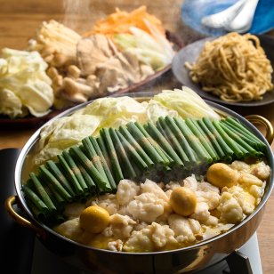 新旬屋本店監修 下処理がいらない国産牛もつ鍋-金の鶏塩味- 特製多加水麺〆ラーメン付セット（2～3人前）