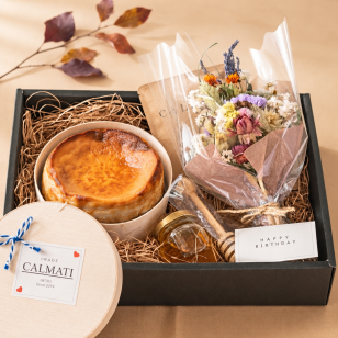 ときめきBOX 濃蜜チーズケーキ はちみつ付き ドライフラワー スイーツギフト フラワーギフト 冷凍便 送別 歓迎 お祝い 2026 人気 ギフト ベイクドチーズケーキ 添加物不使用 お母さん 義母 贅沢 スイーツ 内祝い お礼 お返し 誕生日 お中元 お歳暮 クリスマス メッセージカード 贈り物 送別会 お年賀 結婚祝い 出産内祝い プレゼント 