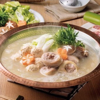 博多華味鳥 水たきセット  ／鶏肉 精肉・肉加工品 食品 結婚祝い プレゼント ギフト 結婚内祝い 出産祝い 出産内祝い 送料無料 送料無料 取り寄せ グルメ 産地直送 センター スイーツ お菓子 高級 ご飯 食品 飲料 おかず つまみ おやつ