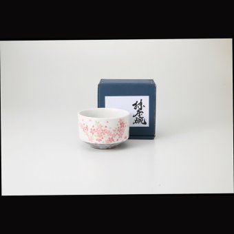 桜しずく 赤　抹茶碗 磁器 美濃焼 やきものの里から、暮らしを贈ります。　ギフト 食器 セット テーブルウェア