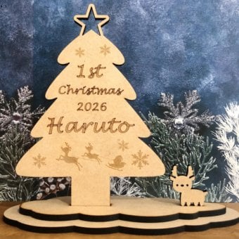 名入れ木製クリスマスツリー　　クリスマスプレゼント 刻印 日付 男の子 女の子 コンパクト オーダーメイド 省スペース 記念 プチギフト ファーストクリスマス 初めてのクリスマス インテリア 置物 トナカイ サンタ 雪の結晶 １歳 2歳 3歳 かわいい オシャレ ギフト