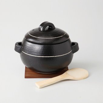 ラインブラック　ごはん鍋　3合炊セット ごはん鍋：耐熱陶器、しゃもじ：竹、敷板：杉板 万古焼 やきものの里から、暮らしを贈ります。　ギフト 食器 セット テーブルウェア