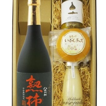 ★ 送料無料 ★ 八千代伝 熟柿 ( やちよでんじゅくし ) かめ壷仕込み   25度 720ml ＋ おつまみ3種セット【 9473 】【 芋焼酎・おつまみセット 】【 要冷蔵 】【 ハロウィン 贈り物 ギフト プレゼント 誕生日 結婚のお祝い 】