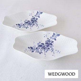 ウェッジウッド ストロベリー ブルーム インディゴ マルチディッシュ ペア 1053159 wedgwood  カレー皿 パスタ皿 ペア おしゃれ ブランド 高級 お皿 ボウル 白 陶器 結婚祝い 内祝い 新築祝 誕生日 プレゼント ギフト 電子レンジ 食洗機対応 引き出物 【正規品】