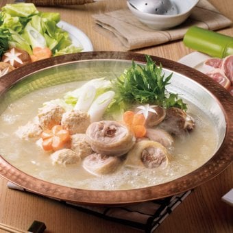 博多華味鳥 水たき・もつ鍋セット  ／もつ鍋 鍋セット 惣菜・レトルト 食品 敬老の日 プレゼント ギフト お彼岸 お供え 秋 送料無料 取り寄せ グルメ 産地直送 センター スイーツ お菓子 高級 ご飯 食品 飲料 おかず つまみ おやつ