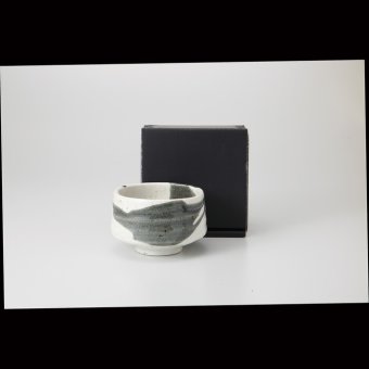 白唐津織部掛抹茶碗 磁器 美濃焼 やきものの里から、暮らしを贈ります。　ギフト 食器 セット テーブルウェア
