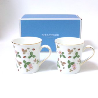 ウェッジウッドWEDGWOOD　ワイルドストロベリー　ビーカー　デルフィー ペア（ペアブランドボックス付き）【御結婚御祝・内祝・新築御祝・還暦御祝・御礼・寿・ギフト包装可能】