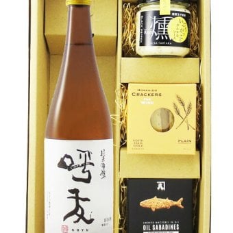 ★ 送料無料 ★ 呼友 ( こゆう ) 純米吟醸  720ml ＋ おつまみ3種セット【 9417 】【 日本酒・おつまみセット 】【 ハロウィン 贈り物 ギフト プレゼント 誕生日 結婚のお祝い 】