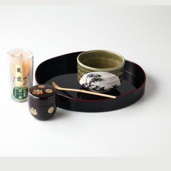 山道盆点揃 茶碗：陶器、棗・盆：ABS樹脂、茶筅・茶杓：竹 茶碗／美濃焼、茶筅／中国製、その他／国産 やきものの里から、暮らしを贈ります。　ギフト 食器 セット テーブルウェア