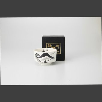 金彩山水画 抹茶碗（粉引） 磁器 美濃焼 やきものの里から、暮らしを贈ります。　ギフト 食器 セット テーブルウェア
