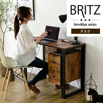 デスク チェア ヴィンテージ風シートがおしゃれなブルックリンスタイルの 。無骨すぎないデザインで男女問わずご使用できます。A4ファイルも収納できる大小2つの引き出し付き。 新生活