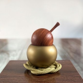 小泉屋 おりん Pear ギフト りん棒 敷物付き 卓上りん ベル 真鍮 りん 仏具 日本製 モダン おしゃれ【北海道・沖縄県・離島 配送不可】