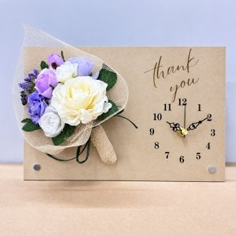 ◆花時計 【Wood Clock ウッドクロック・横型タイプB（時計右）・ホワイト/ピンク/ブルー/パープル/ビタミンカラー】掛け時計・置時計 ハンドメイド 文字入れ・変更可能