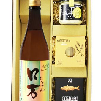 ★ 送料無料 ★ ロ万 （ ろまん ） 純米吟醸  720ml ＋ おつまみ3種セット【 9433 】【 日本酒・おつまみセット 】【 要冷蔵 】【 ハロウィン 贈り物 ギフト プレゼント 誕生日 結婚のお祝い 】