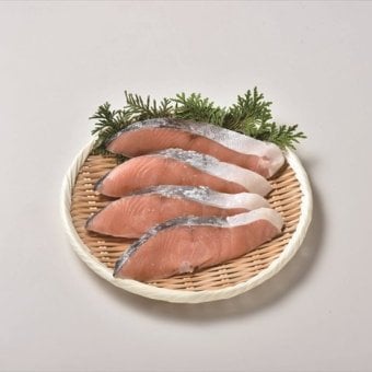 送料無料 北海道産地直送 三協水産 北海道日高沖船上活〆桜鱒切身と秋鮭切身  ※ご注文後約7～10日前後での発送となります。沖縄・離島へは別途配送料が発生いたします お取り寄せグルメ スイーツ