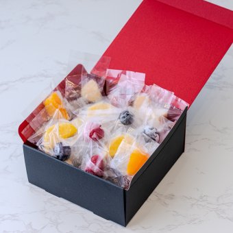 【冷凍】国産フルーツ 5種のアソートギフトボックス 450g いちご みかん イチジク メロン ぶどう 送料無料