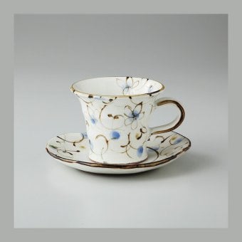 粉引ブルー花唐草碗皿 陶器 美濃焼 やきものの里から、暮らしを贈ります。　ギフト 食器 セット テーブルウェア