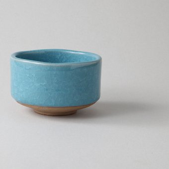 亀甲貫入 抹茶碗(水色) 陶器 美濃焼 やきものの里から、暮らしを贈ります。　ギフト 食器 セット テーブルウェア