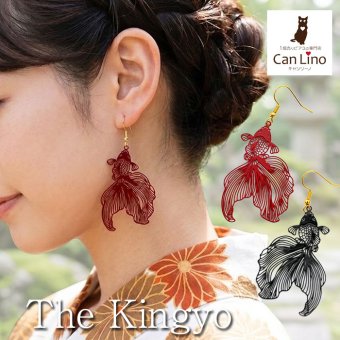 金魚 ピアス 小 黒  赤 フックピアス 金属アレルギー対応 ステンレス 琉金 風水 夏 祭 浴衣 着物 モチーフ かわいい おしゃれ ユニーク アクセサリー 個性 片耳 1個