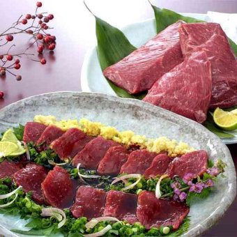 馬刺し 赤身 500g タレ付き 大正8年創業 若丸 特選 馬刺 国産 鮮度抜群 お取り寄せ グルメ 酒の肴 おつまみ ギフト プレゼント 贈答用 贈り物 冷凍 馬肉 専門店 厳選