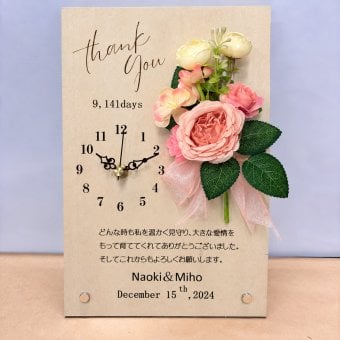 ◆花時計 【Wood Clock ウッドクロック 縦型・ホワイト/ライトピンク/ライトブルー/パープル/ ビタミンカラー】掛け時計・置時計 ハンドメイド 文字入れ・変更可能