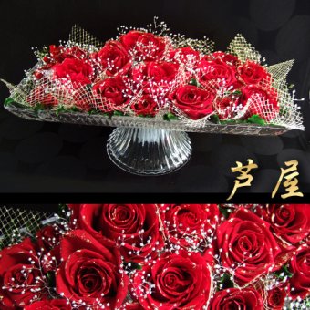 【最後の1点】[贈答,還暦祝いにも]　至高の赤い薔薇『ミルニュイ』優美な足つきガラスアレンジメント（真紅の総プリザーブドフラワー）