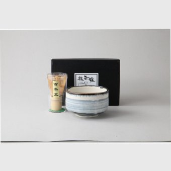 抹茶茶碗　茶筅セット　春霞 磁器 美濃焼 やきものの里から、暮らしを贈ります。　ギフト 食器 セット テーブルウェア
