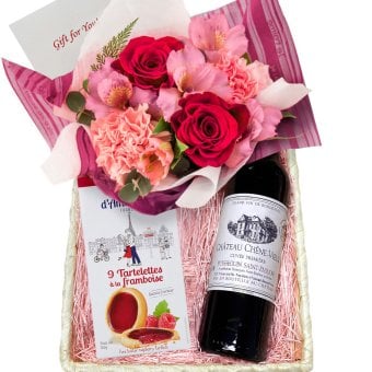記念日 誕生日 フラワーアレンジメントと赤ワイン・スイーツのギフト フランス ボルドー 辛口 375ml ハーフボトル 生花 ピンク バラ カーネーション ラズベリータルト クッキー お酒 御祝い 御礼 女性 専用ラッピング 送料無料