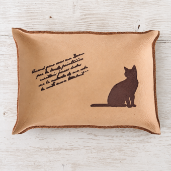 猫好きへ贈る 本革レザートレイ｜鍵・メガネ・アクセサリー置き｜15×10cm