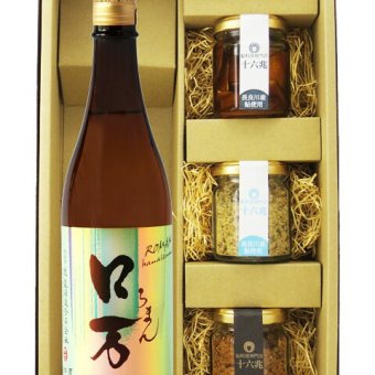 ★ 送料無料 ★ ロ万 （ ろまん ） 純米吟醸  720ml ＋ 鮎のおつまみ 3種セット【 9430 】【 日本酒・おつまみセット 】【 要冷蔵 】【 ハロウィン 贈り物 ギフト プレゼント 誕生日 結婚のお祝い 】