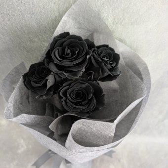 プリザーブドフラワー黒薔薇花束4輪／黒薔薇魔法発動中