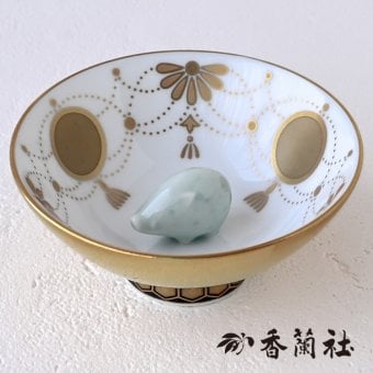 香蘭社 盃 干支 亥 2930II-BGE 食器 有田 白磁 宮内庁 酒器 さかずき ぐい呑み 杯 おちょこ 金杯 高級 猪口 陶磁器 和食器 猪 いのしし 祝盃 お祝い正月 迎春 縁起【伝統工芸・和遊感】