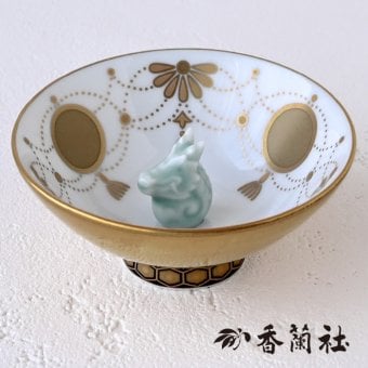 香蘭社 盃 干支 辰 2930TT-BGE 食器 有田 白磁 宮内庁 酒器 さかずき ぐい呑み 杯 おちょこ 金杯 高級 猪口 陶磁器 和食器 龍 たつ 祝盃 お祝い正月 迎春 縁起【伝統工芸・和遊感】