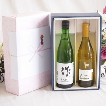 感謝の贈り物ボックス 日本酒作の透明な余韻と、優美なワイン2本セット(サンタヘレナ アルパカ シャルドネ セミヨン白ワイン12.5度(チリ) 清水清三郎商店 作ザク 穂乃智純米 15度(三重県)) 750ml×2本