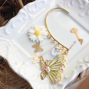 【片耳販売】ビジューバタフライとお花のイヤーフック【日本製】    