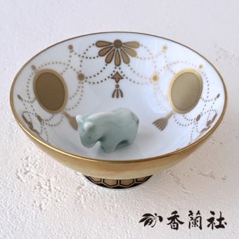 香蘭社 盃 干支 午 2930UM-BGE 食器 有田 白磁 宮内庁 酒器 さかずき ぐい呑み 杯 おちょこ 金杯 高級 猪口 陶磁器 和食器 馬 うま 祝盃 お祝い正月 迎春 縁起【伝統工芸・和遊感】