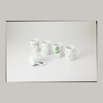 五草花 マグ揃 磁器 美濃焼 やきものの里から、暮らしを贈ります。　ギフト 食器 セット テーブルウェア